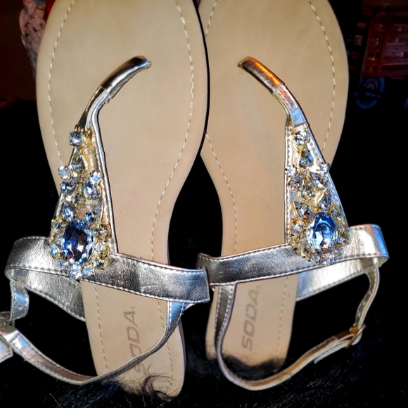 Soda sandals - Picture 1 of 3